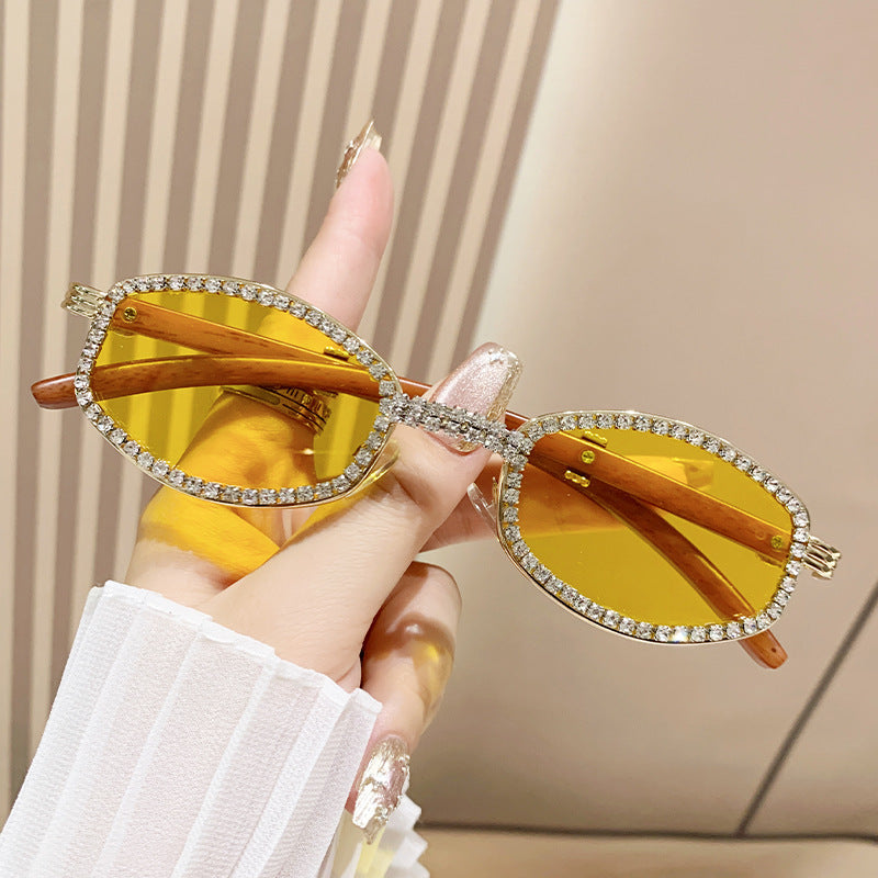 Women's sunglasses in elegant glamour style Bowlift