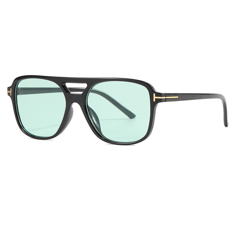 Ladies' striking sunglasses with outstanding shape Bowlift