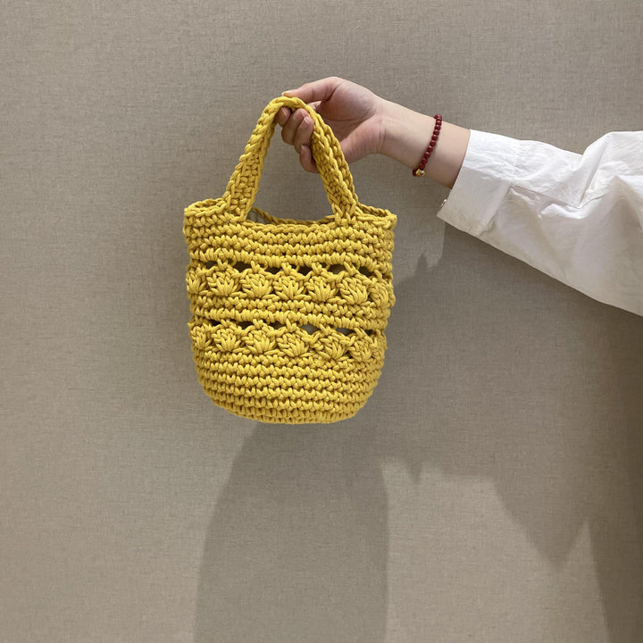 Fashionable handbag with stylish structure pattern Bowlift