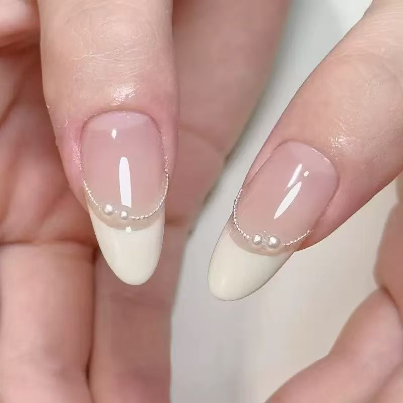 Artistic Almond-Shaped Press-On Nail Set with Elegant Floral Accents Bowlift