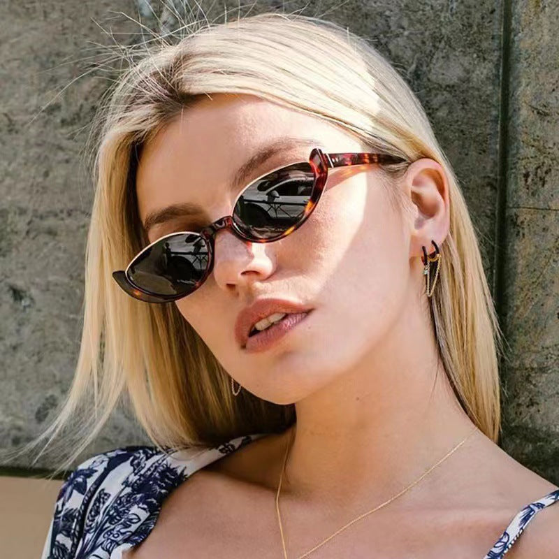 Ladies Cat-Eye Sunglasses with subtle frame and polarized lenses Bowlift