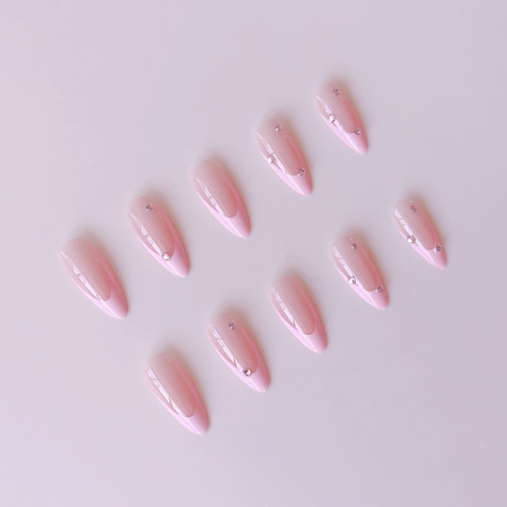 Artificial nail set with elegant glitter accents Bowlift