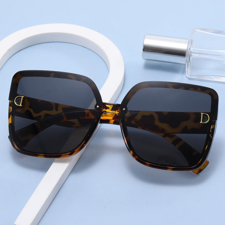 Women's trendy square sunglasses in minimalist design Bowlift