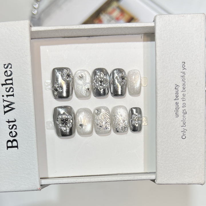 Decorative Silver Press-On Nail Set Bowlift