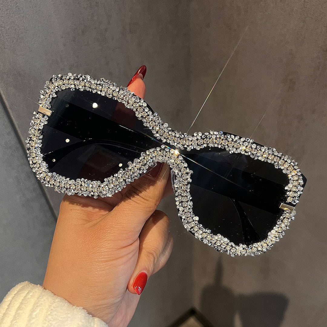 Women's Glamorous Sunglasses with Striking Crystal Frame Bowlift