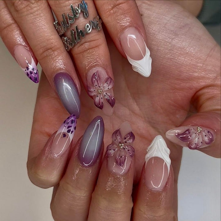 Floral-Themed Press-On Nail Art Set Bowlift
