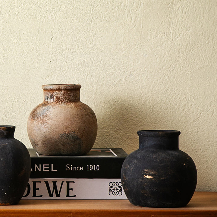 Handcrafted ceramic vase Bowlift