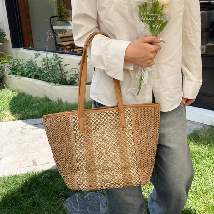 Elegant Bast Handbag with Leather Accents Bowlift