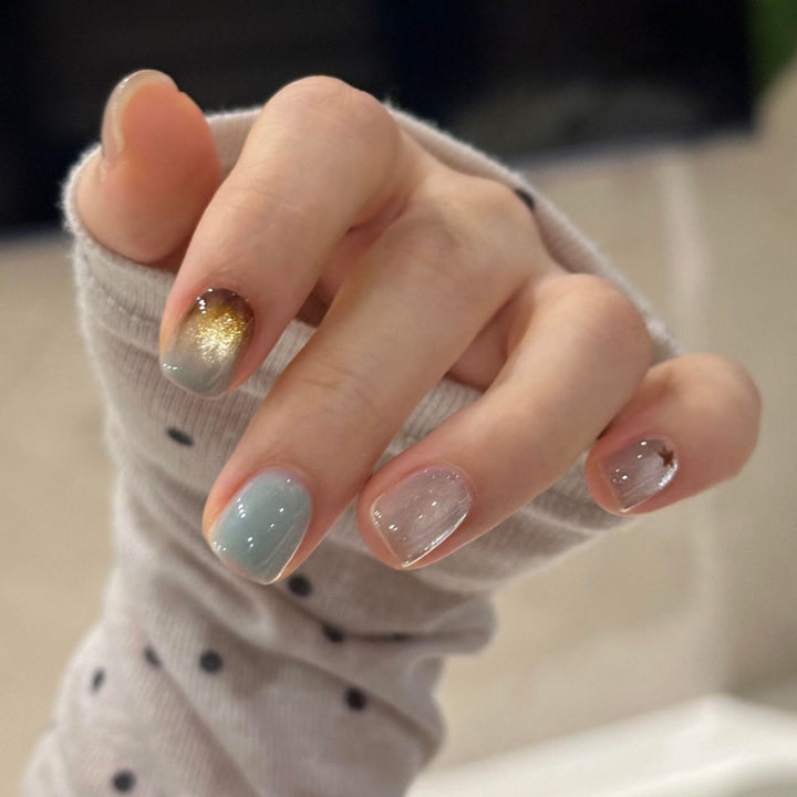 Artificial nail tips with gloss finish Bowlift