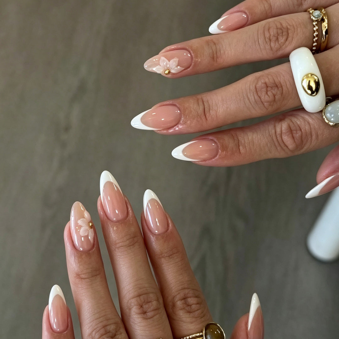 Artificial nails with elegant flower appliqués Bowlift