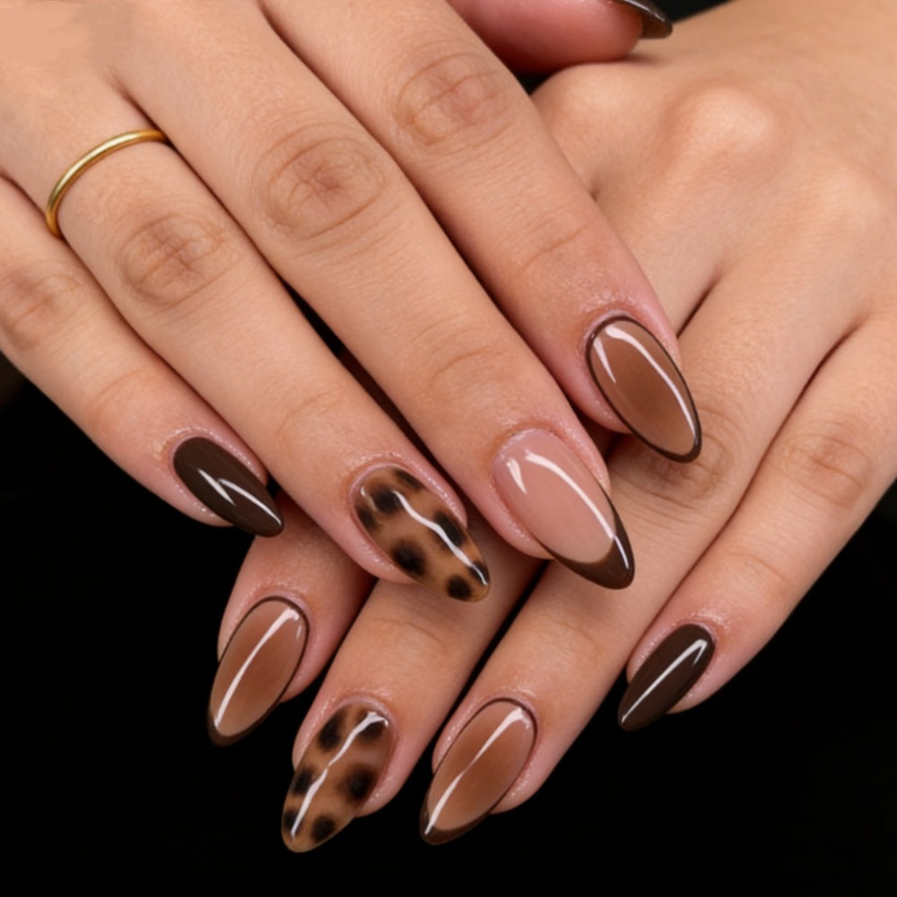 Stylish Press-On Nail Set with Shimmering Finish Bowlift