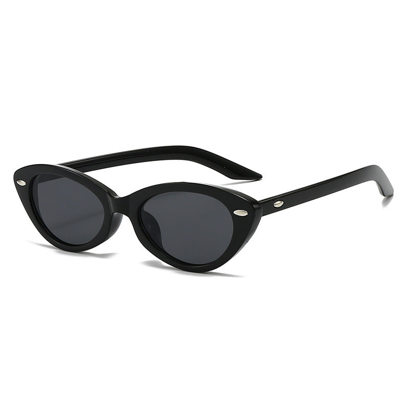 Vintage-Inspired Cat-Eye Sunglasses Bowlift
