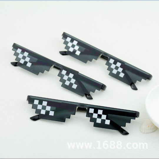 Women's sunglasses in trendy pixel design Bowlift
