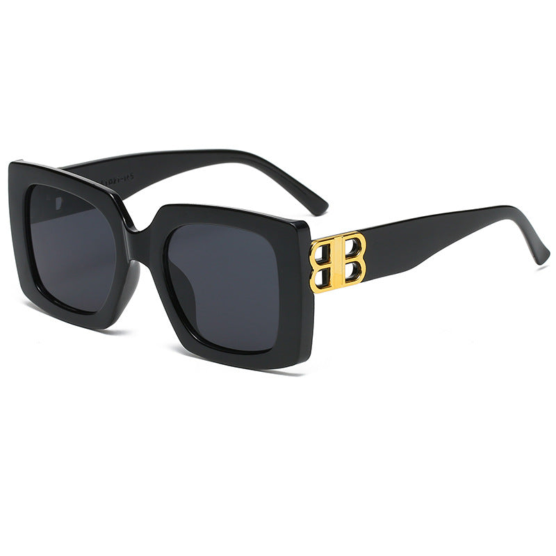 Ladies oversized sunglasses with elegant design and luxurious details Bowlift