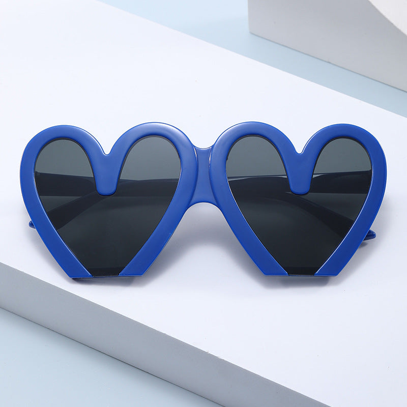 Women's Heart-Shaped Sunglasses with Striking Design Bowlift