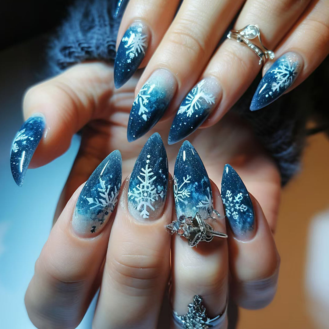 Clear nail design with glitter and snowflake motif Bowlift
