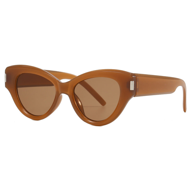 Ladies Cat-Eye Sunglasses with modern, eye-catching design Bowlift