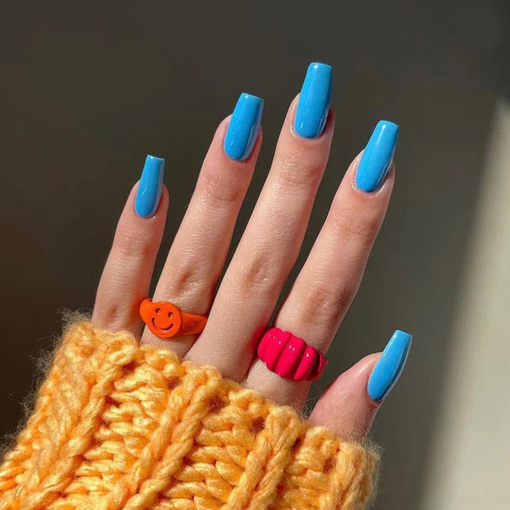 Stylish artificial nails in elegant gloss finish Bowlift