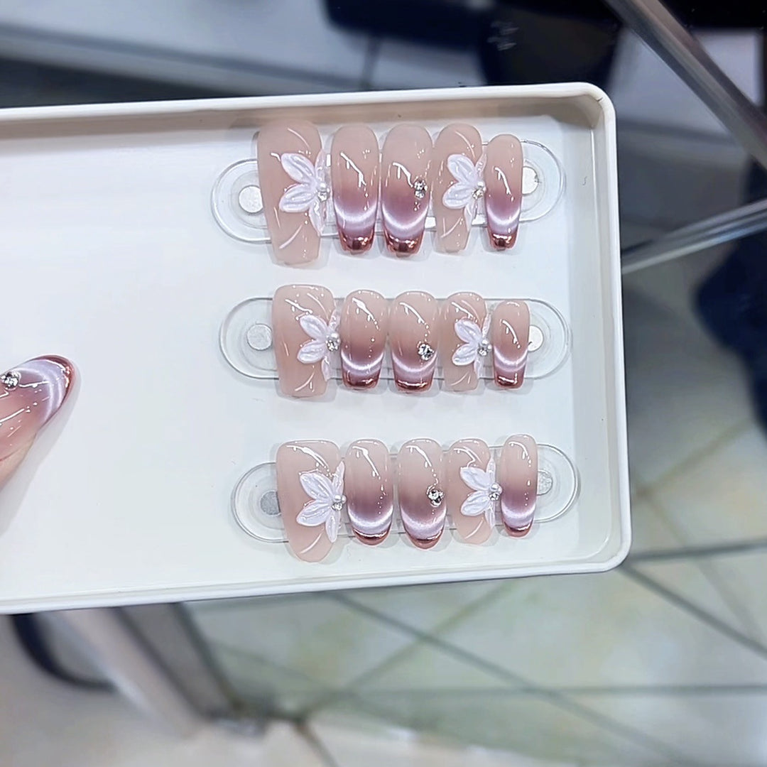 Floral-Inspired Press-On Nail Set Bowlift