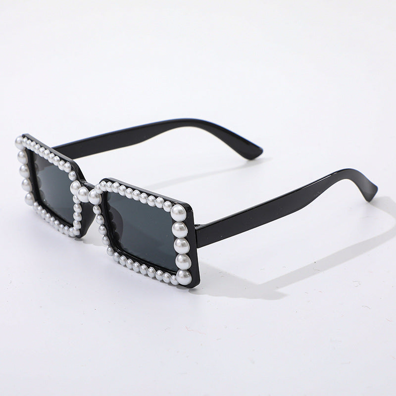 Ladies Stylish Sunglasses with Pearl Decoration Bowlift