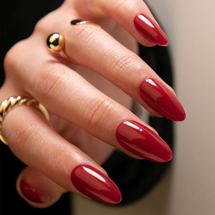 elegant Stiletto nails in high gloss finish Bowlift