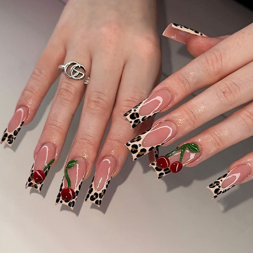 Artificial nail set with exclusive leopard design and creative accents Bowlift