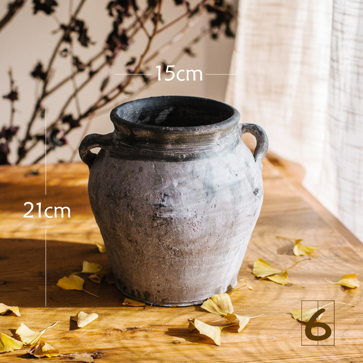 Rustic ceramic pot with handmade design Bowlift