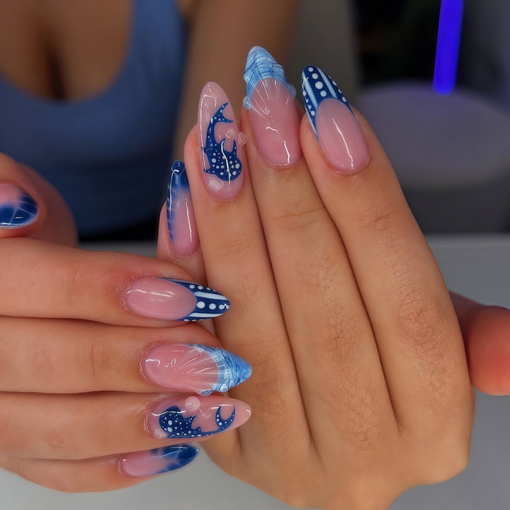 Creative art nails in maritime style Bowlift