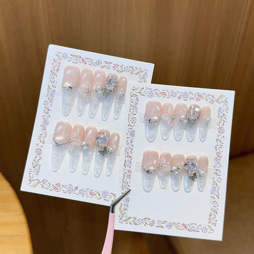 Artificial nails with delicate glitter and pearl decoration Bowlift