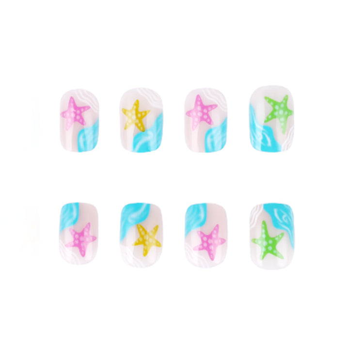 Artistic Beach-Themed Nail Art Bowlift