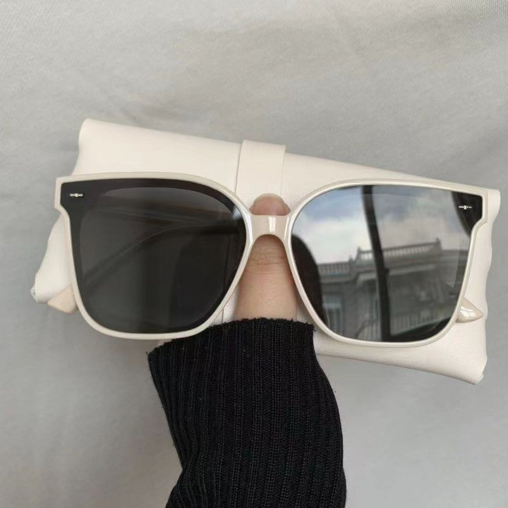 Ladies stylish sunglasses with a fashionable highlight Bowlift