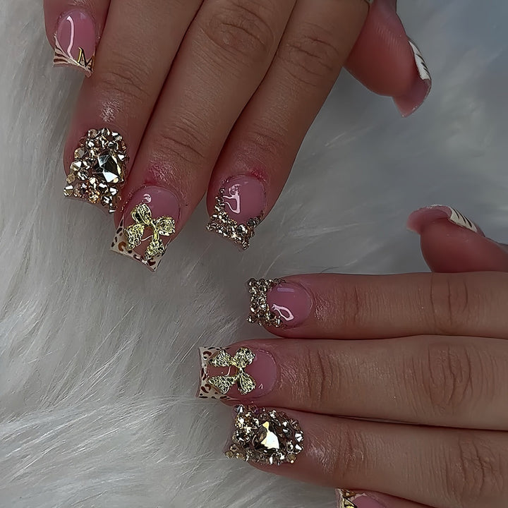 Glamorous Rhinestone-Embellished Press-On Nails Bowlift