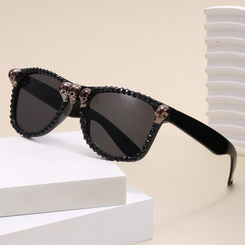 Women's extravagant sunglasses with crystal embellishments Bowlift