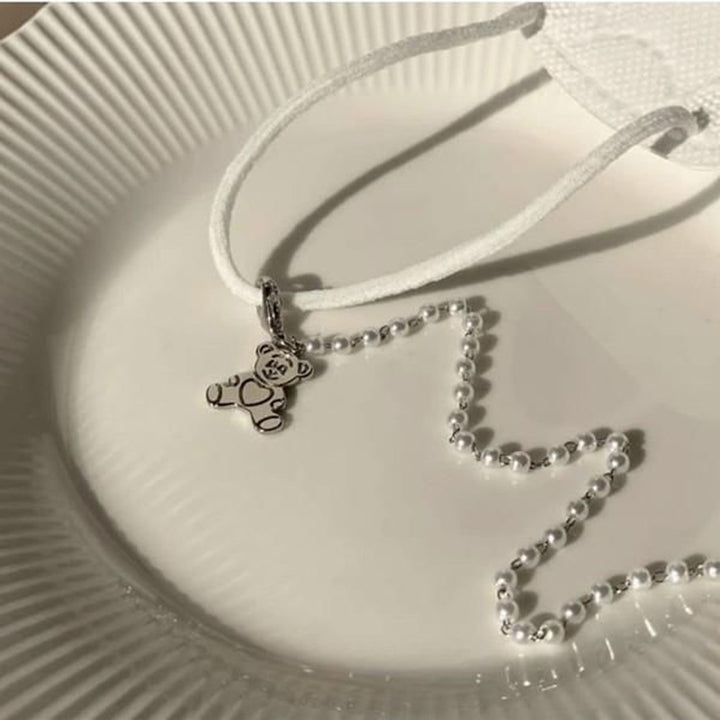 Playful pearl necklace with gold pendants Bowlift