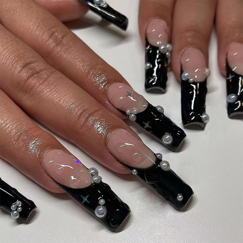 Artificial nail art with pearl and shine elements Bowlift