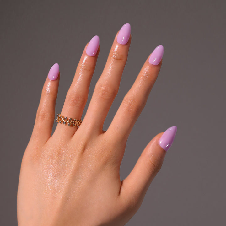 Artistic Press-On Nails Bowlift