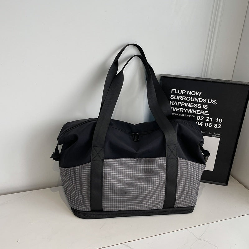 Multifunctional sports and travel bag with innovative compartment arrangement Bowlift