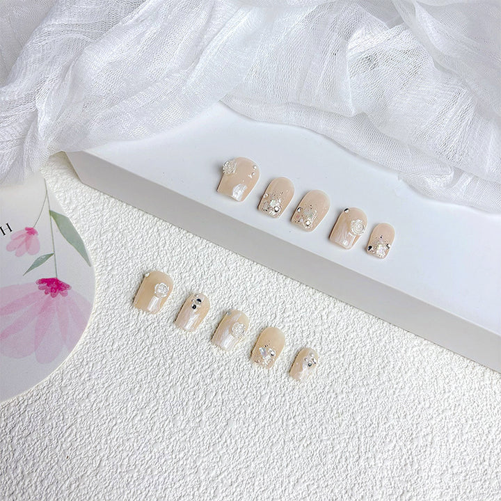 Customizable Press-On Nail Set Bowlift