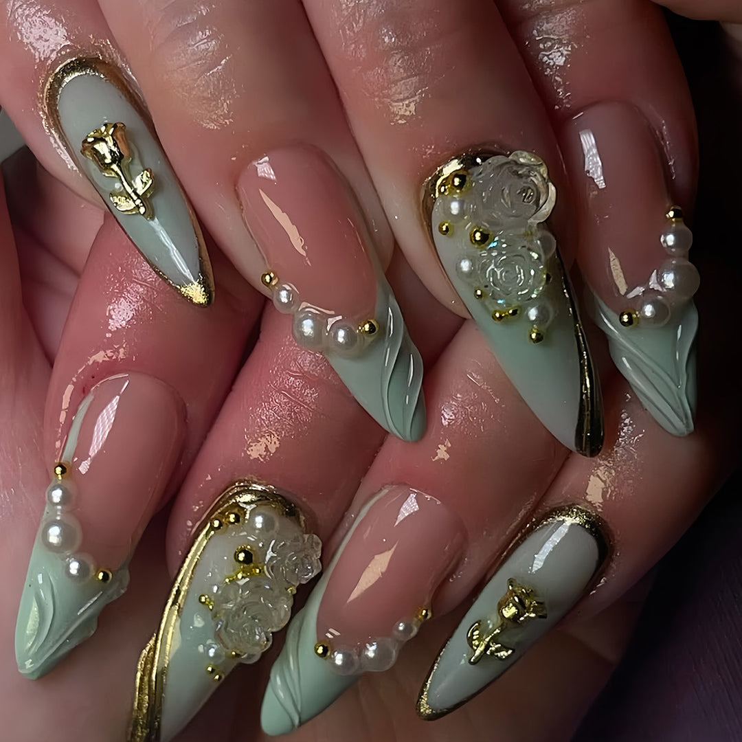 Luxurious Rhinestone and Floral Press-On Nail Art Bowlift