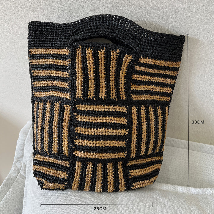 Handmade straw bag with fashionable striped pattern Bowlift