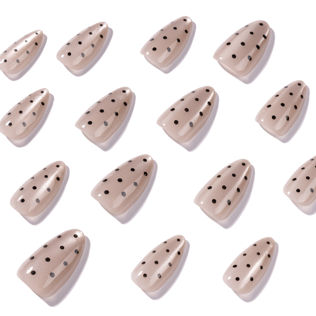Artful nail tips in modern design Bowlift