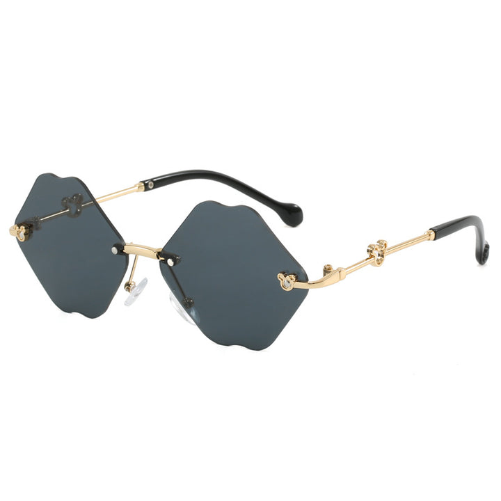 Ladies geometric oversized sunglasses with detailed, luxurious frame Bowlift