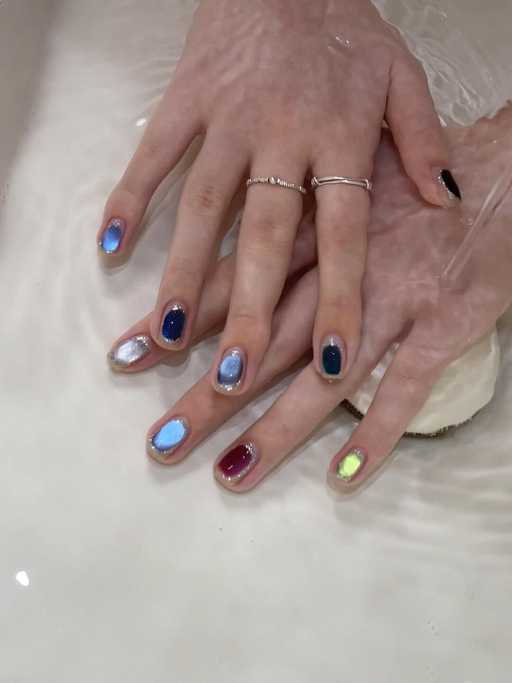 Artificial nails with holographic effect Bowlift