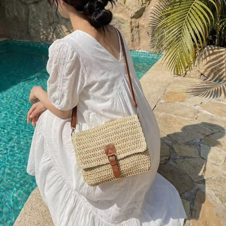 Handbag made of braided natural material with adjustable shoulder strap Bowlift