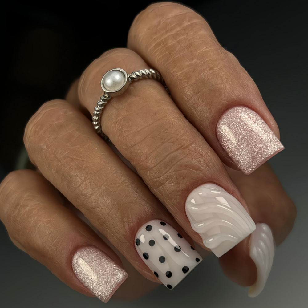 Artificial nails with diverse patterns and glitter effects Bowlift