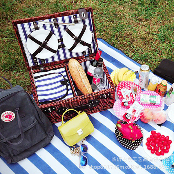 Women's luxurious picnic basket with integrated dish set and insulated cooling function Bowlift