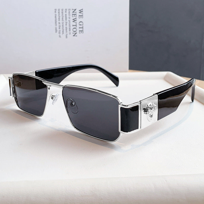 Women's designer sunglasses with luxurious frame and trendy cut Bowlift