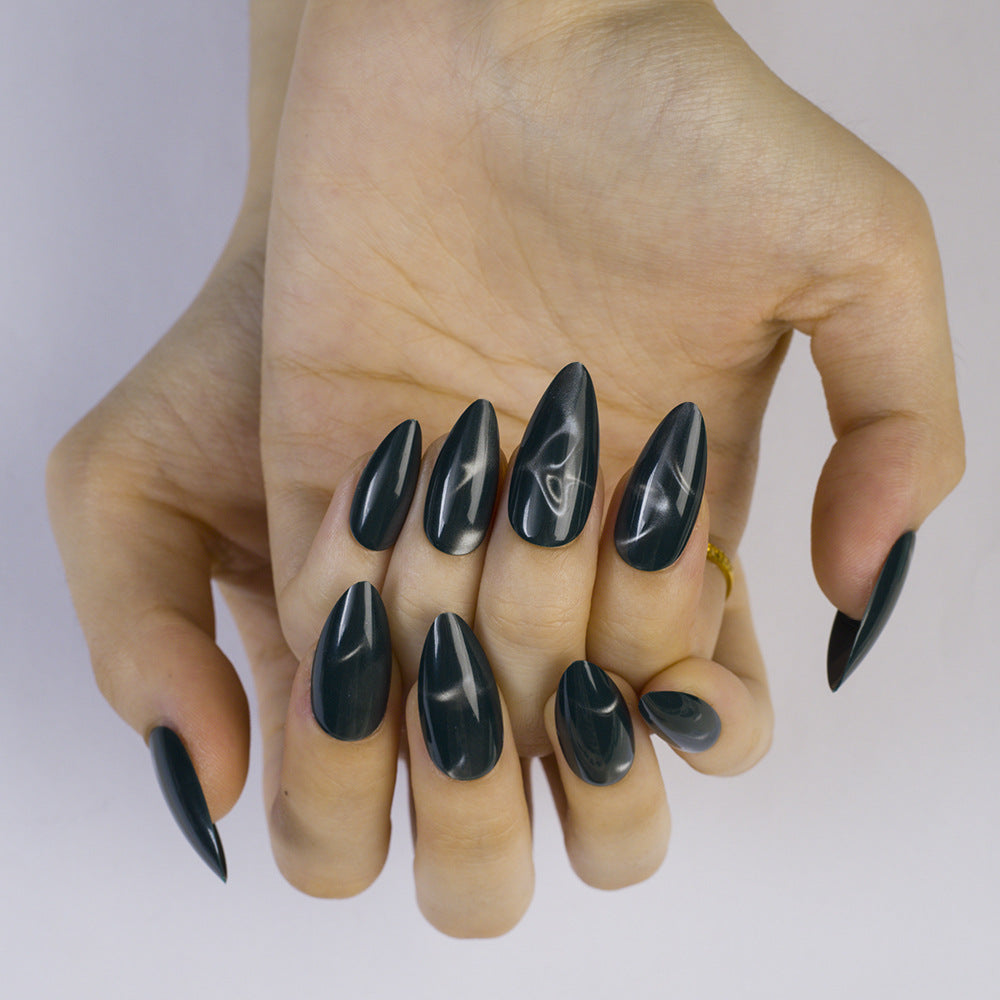 Artificial Nails in Stylish Stiletto Design Bowlift