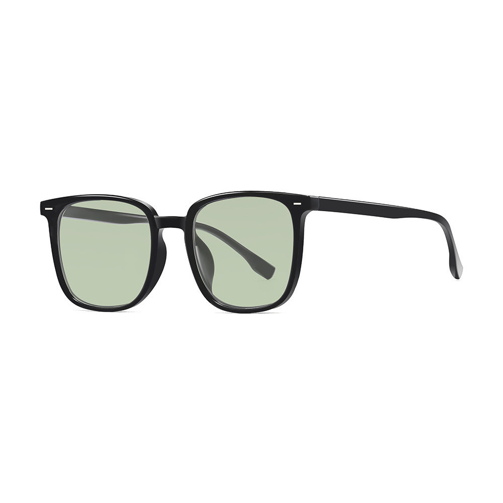 Women's sunglasses in a modern square style with special UV protection lenses Bowlift