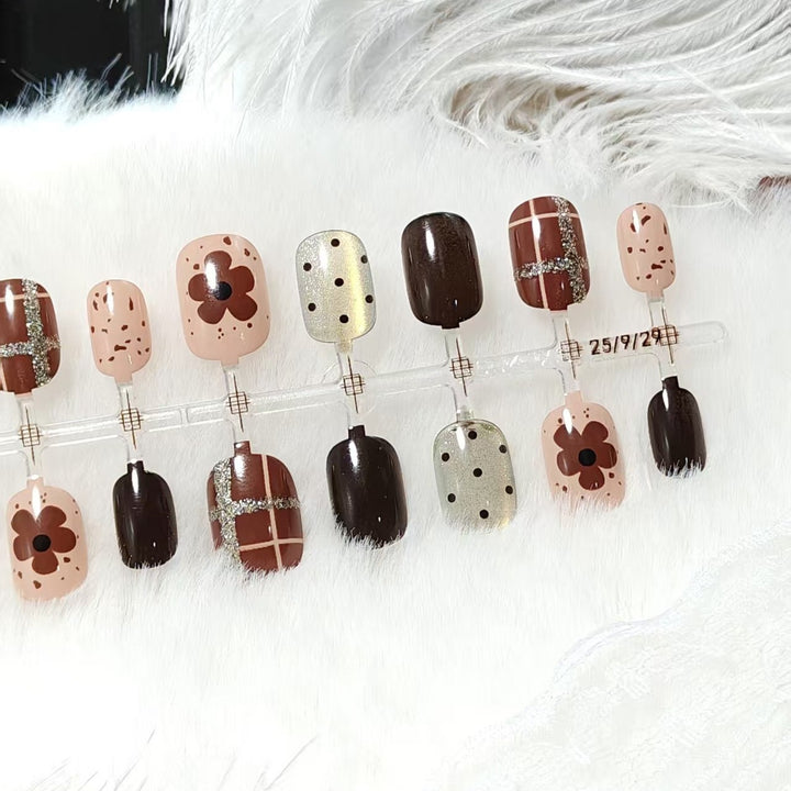 Artificial nails with floral and glittering design Bowlift